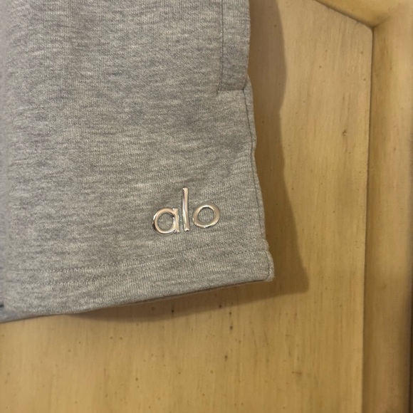 ALO Yoga grey shorts - Picture 3 of 7